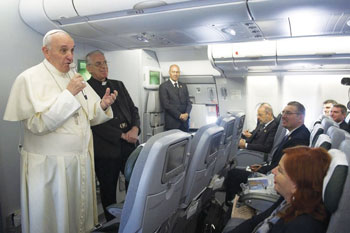 papa-francesco-in-aereo