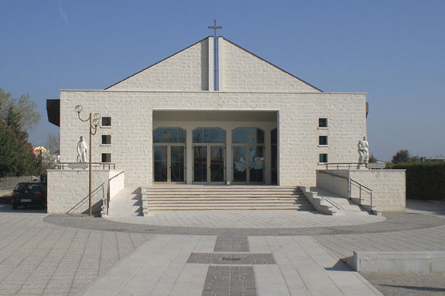 chiesa-lourdes-sottomarina