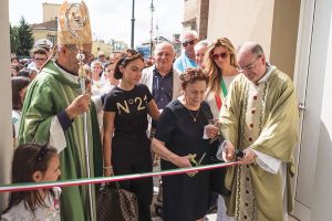 Inaugurazione-Centro-Parrocchiale-taglio-nastro