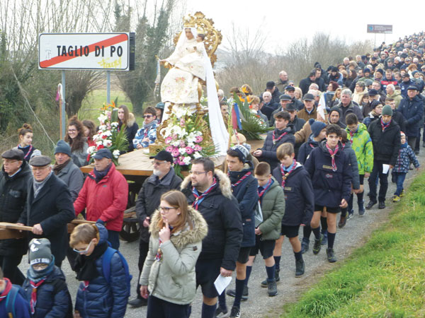 La-folla-alla-processione-della-Madonna-del-Vaiolo-del-2018