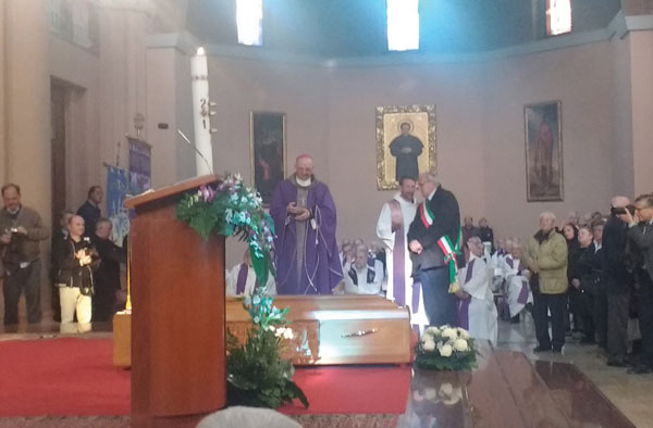 vescovo-adriano-al-funerale-gorizia